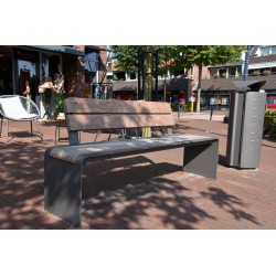 Banc en bois et acier avec planche modèle Bend en situation